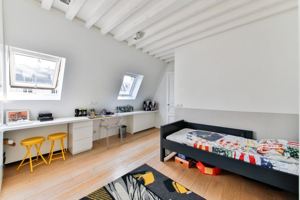 Découvrez comment des rangements pour faire paraître un logement plus grand peuvent valoriser votre bine et séduire les acheteurs.